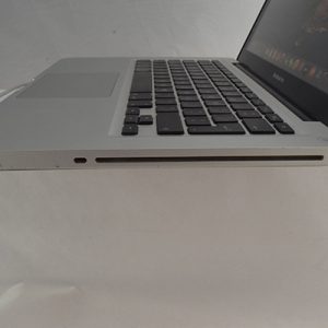 Macbook_C17HCFB3DV13-02